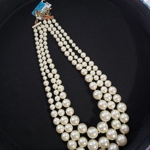 Necklace. Faux pearls. Triple row